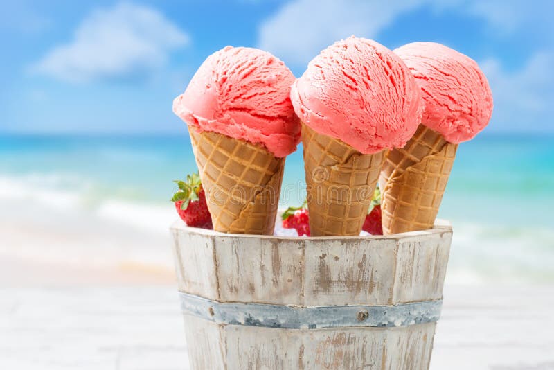 Fermez-vous vers le haut du de fraise crème photographie stock libre de droits Fermez-vous vers le haut du de fraise crème photographie stock libre de droits