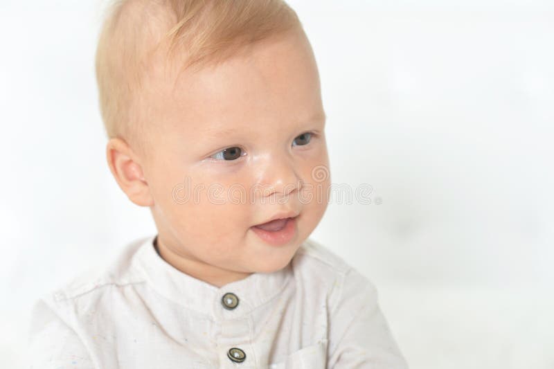 Fermez Vous Vers Le Haut Du Portrait Du Beau Bebe Garcon Mignon Image Stock Image Du Verticale Personne