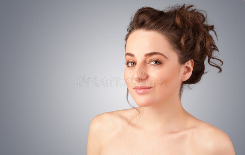 Fermez Vous Vers Le Haut Du Portrait De La Belle Jeune Fille Nue Image Stock Image Du Sain