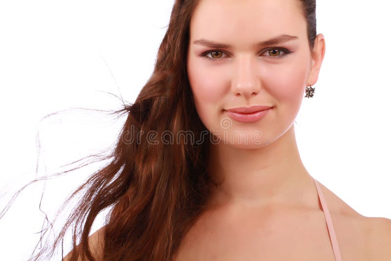 Fermez-vous vers le haut du portrait de la jeune fille brune attirante de cheveux photographie stock Fermez-vous vers le haut du portrait de la jeune fille brune attirante de cheveux photographie stock