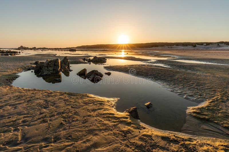 Ferngezeitenpool auf einem südafrikanischen Strand lizenzfreie stockfotografie Ferngezeitenpool auf einem südafrikanischen Strand lizenzfreie stockfotografie