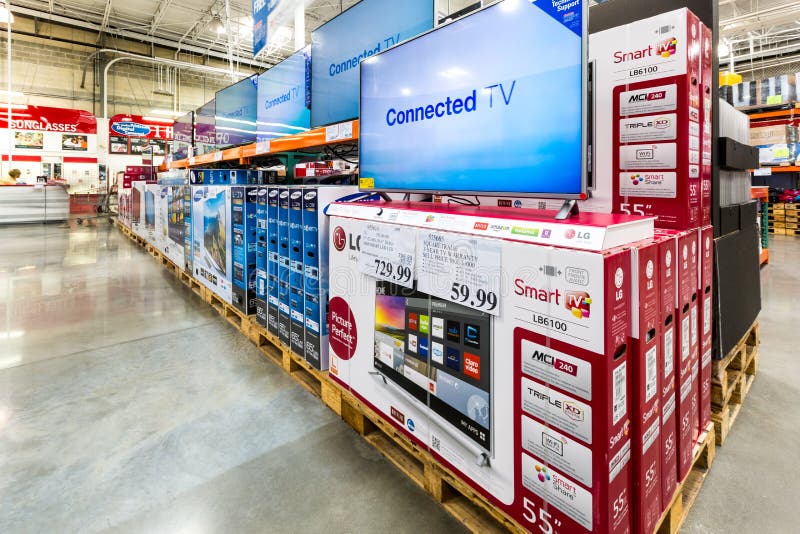 Fernsehgang in einem Costco-Speicher lizenzfreies stockfoto Fernsehgang in einem Costco-Speicher lizenzfreies stockfoto