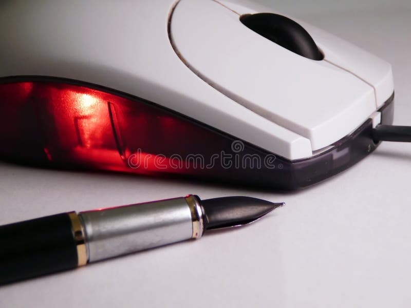 A ferramenta antiga e moderna para o trabalho imagem de stock