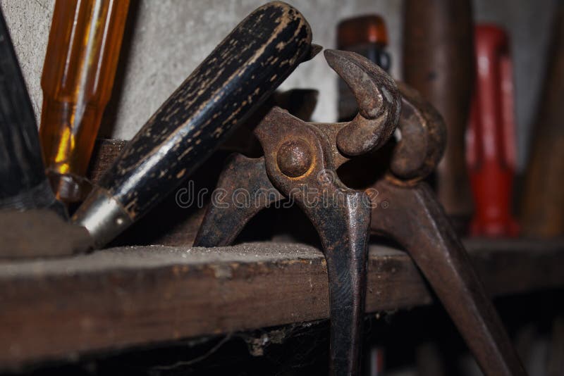 Ferramentas Vintage Enferrujadas E Gastas Em Um Foto de Stock