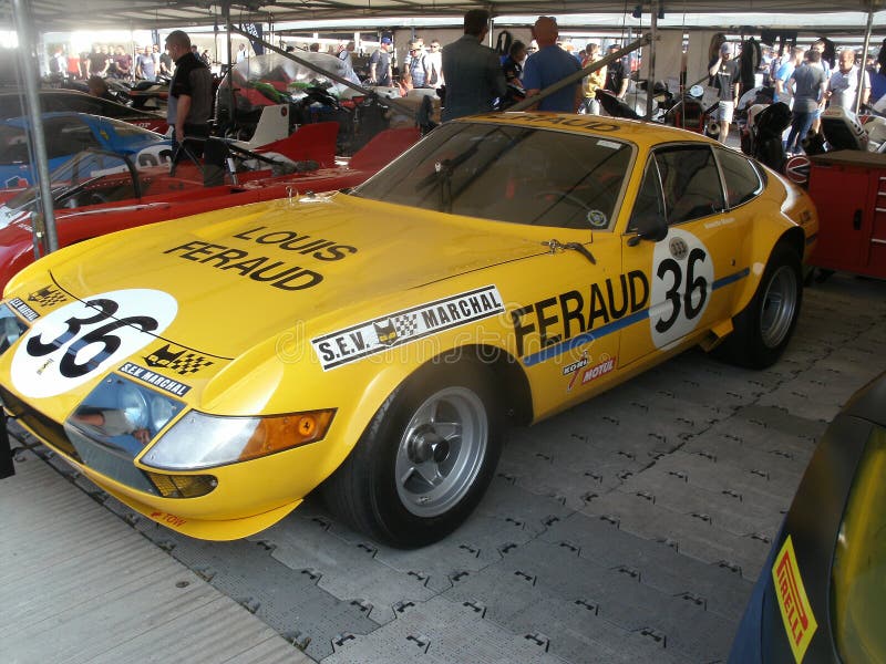 Ferrari Daytona 365 GTB/4 bil 1972 royaltyfria bilder Ferrari Daytona 365 GTB/4 bil 1972 royaltyfria bilder