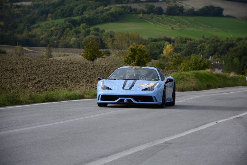 A Mille Miglia, famosa corrida italiana de carros antigos, chega aos  Estados Unidos - Jornal O Globo