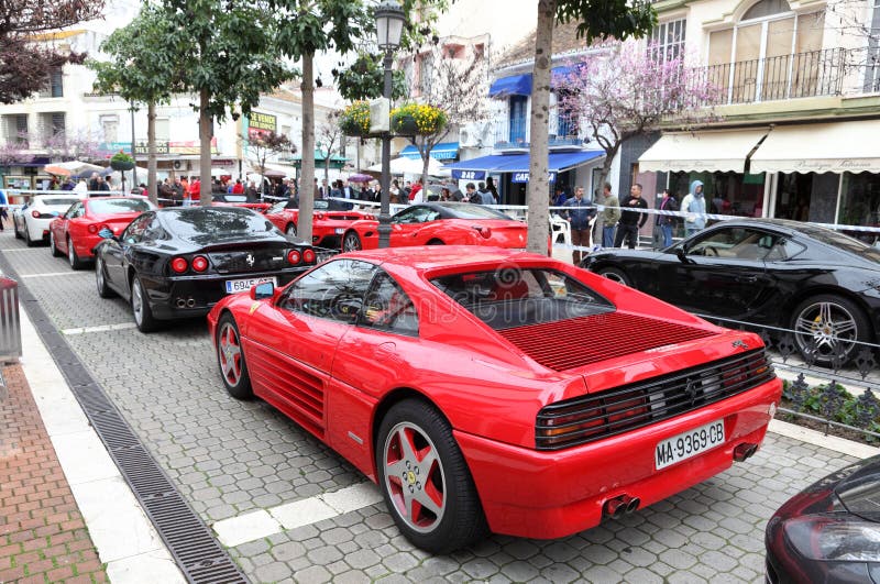Straße in Estepona, Andalusien Spanien Redaktionelles Stockfotografie