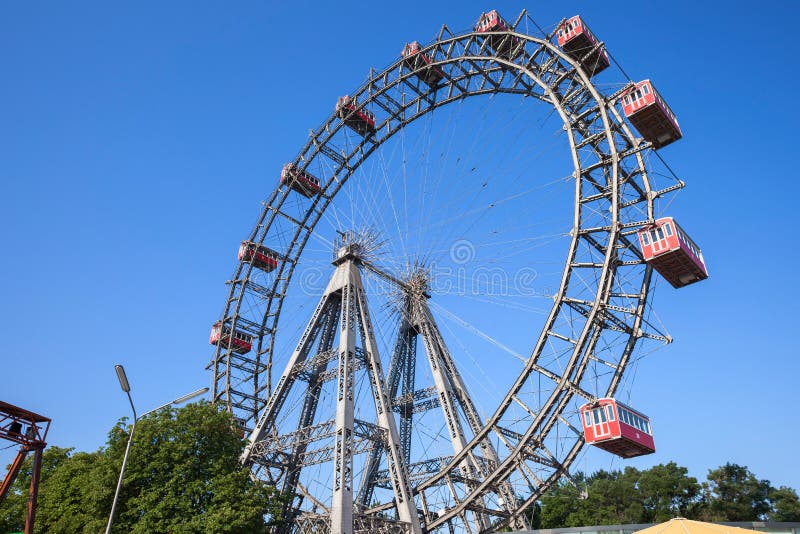 Ferris géant roulent dedans Vienne images libres de droits Ferris géant roulent dedans Vienne images libres de droits