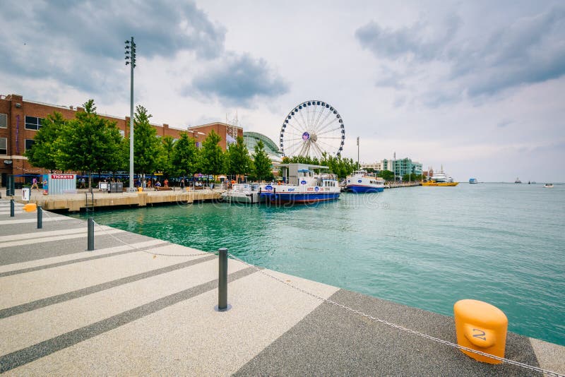 Ferris ko? o przy marynarki wojennej molem w Chicago, Illinois fotografia stock