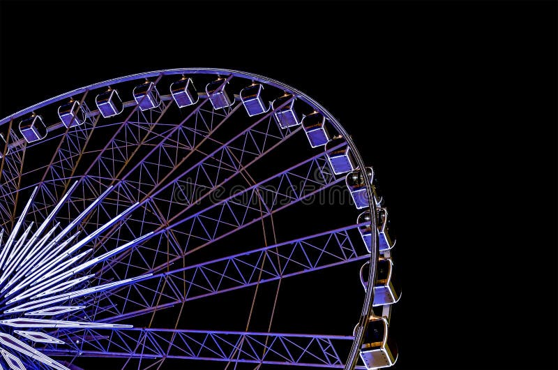 Ferris roda dentro a noite imagem de stock royalty free Ferris roda dentro a noite imagem de stock royalty free