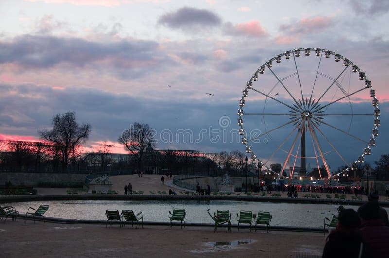 Ferris wheel in Paris. Roue de Paris. View from The Tuileries Garden. Sunset in Le jardin des Tuileries royalty free stock photography Ferris wheel in Paris. Roue de Paris. View from The Tuileries Garden. Sunset in Le jardin des Tuileries royalty free stock photography