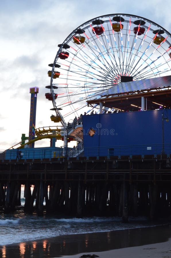 Ferris Wheel on the Santa Monica Pier at Sunset Editorial Image - Image of  cloudy, games: 219397425