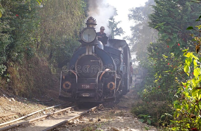 Ferrovia himalayana di Darjeeling, Dajeerling, India immagini stock libere da diritti Ferrovia himalayana di Darjeeling, Dajeerling, India immagini stock libere da diritti
