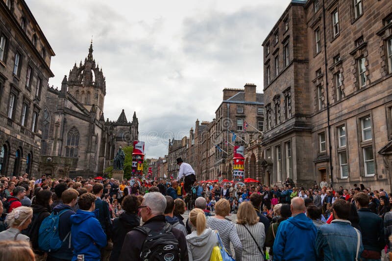 Festival da franja de Performing At Edinburgh do Juggler imagem de stock Festival da franja de Performing At Edinburgh do Juggler imagem de stock