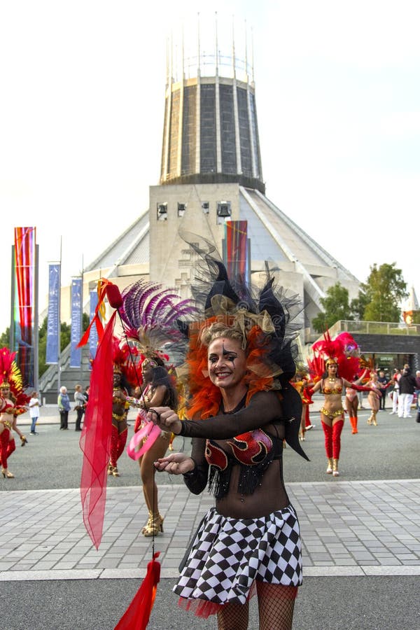 Festival de Brazilica - samba en la ciudad Liverpool - la mudanza Keep imagen de archivo Festival de Brazilica - samba en la ciudad Liverpool - la mudanza Keep imagen de archivo