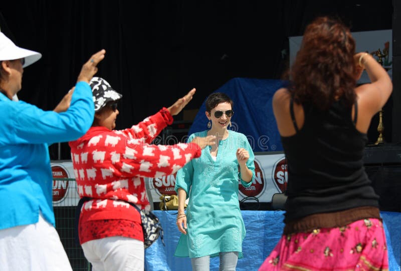Festival de la danse de femmes de l'Inde photographie stock libre de droits Festival de la danse de femmes de l'Inde photographie stock libre de droits