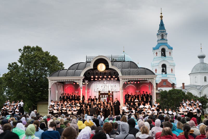 Festival im Freien des orthodoxen Gesangs lizenzfreies stockbild Festival im Freien des orthodoxen Gesangs lizenzfreies stockbild
