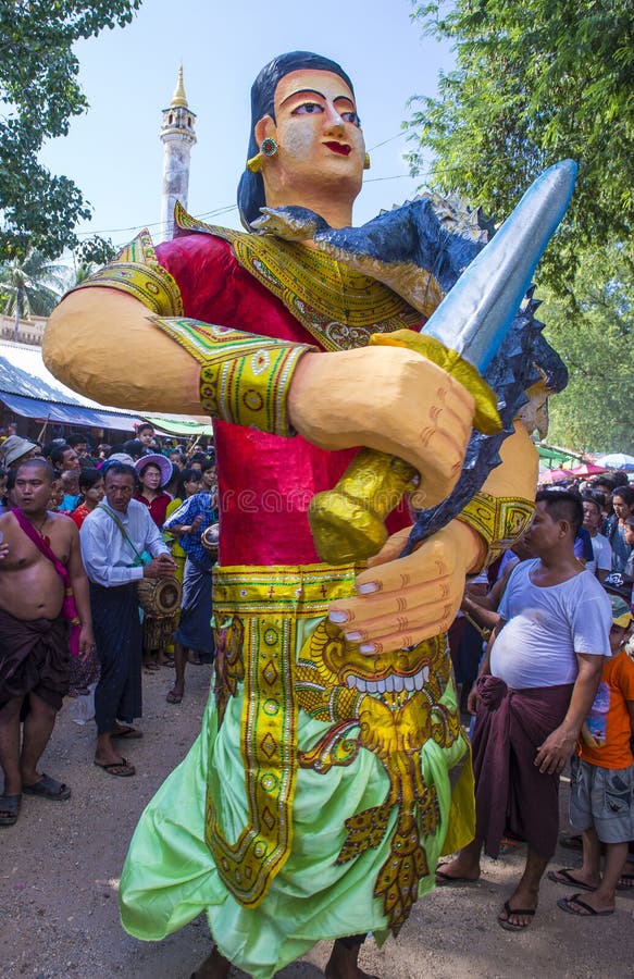 Festiwal w wiosce blisko bagan Myanmar obraz stock Festiwal w wiosce blisko bagan Myanmar obraz stock