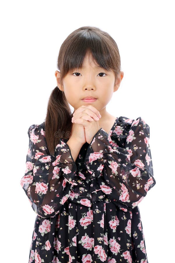 Fetiță asiatică care se roagă royalty free stock image