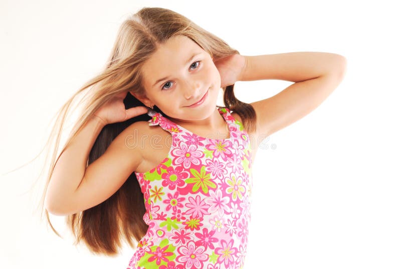 Fetiță blondă care se joacă cu părul ei royalty free stock photos