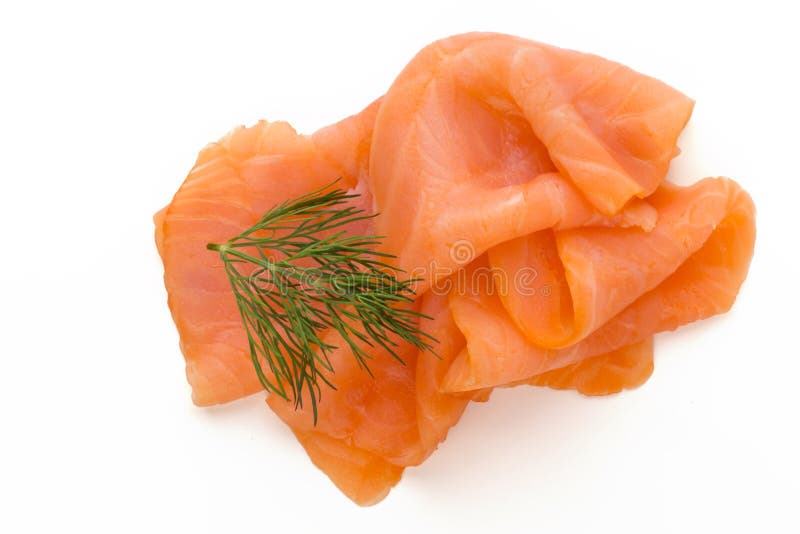Fetta e spezia di color salmone fresche sui precedenti bianchi immagini stock Fetta e spezia di color salmone fresche sui precedenti bianchi immagini stock