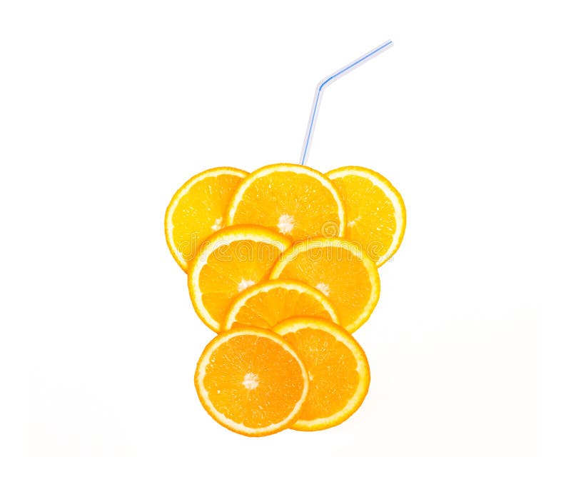 Fetta succosa di concetto arancio e fresco della bevanda, limonata della frutta con le paglie isolate su un fondo bianco fotografia stock