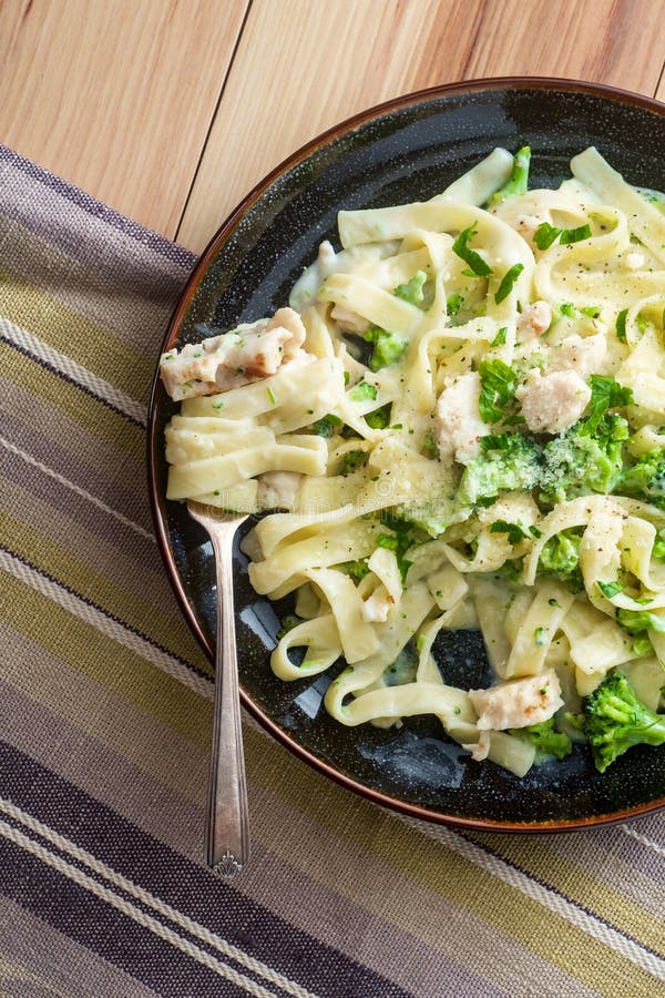 Fettuccine Alfredo Grilled Chicken Stockbild - Bild von nahrung ...