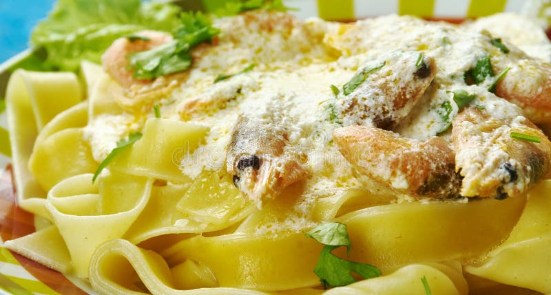 Fettuccine croustillant de crevette de Cajun photo libre de droits Fettuccine croustillant de crevette de Cajun photo libre de droits