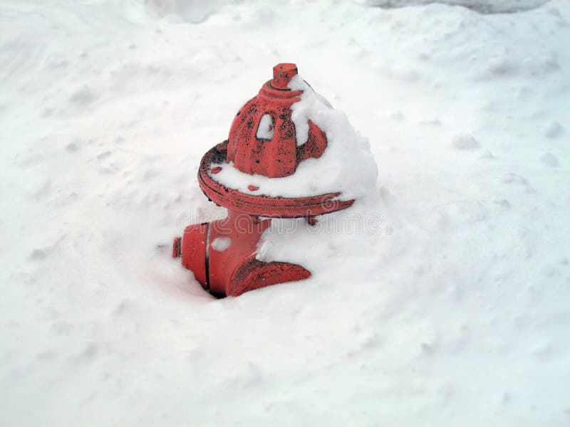 Feuer-Hydrant mit Schnee