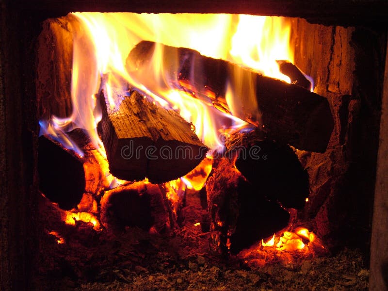 Feuer im Ofen lizenzfreie stockfotos Feuer im Ofen lizenzfreie stockfotos