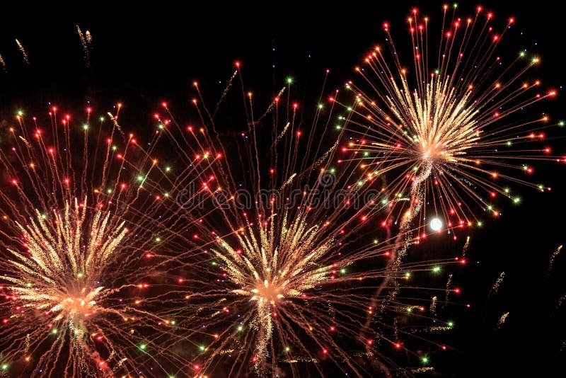 Feuerwerk am Nachthimmel stockfotos