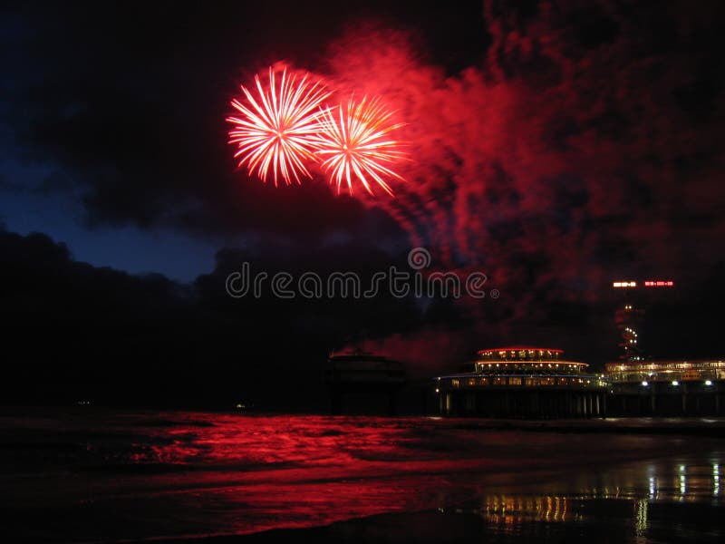 Feuerwerke am Strand stockbilder Feuerwerke am Strand stockbilder