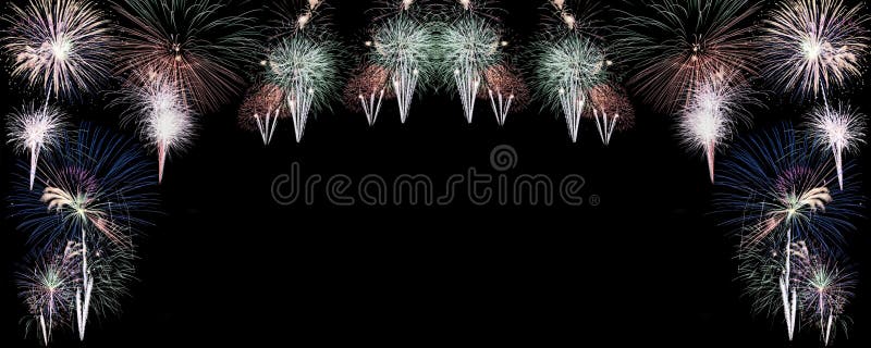 Feux d'artifice sur le fond noir avec l'espace de copie illustration de vecteur Feux d'artifice sur le fond noir avec l'espace de copie illustration de vecteur