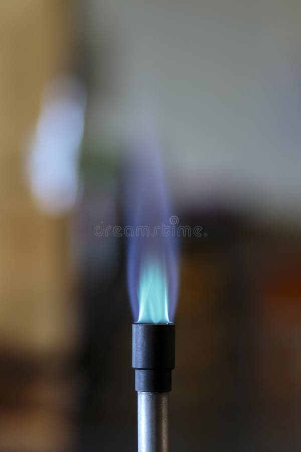 Fiamma Del Bruciatore a Gas Fotografia Stock - Immagine di fiamma,  bruciatore: 24544286