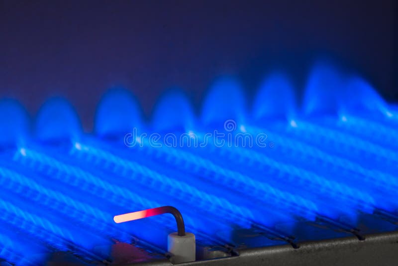 Fiamma del gas dentro della caldaia a gas fotografia stock Fiamma del gas dentro della caldaia a gas fotografia stock