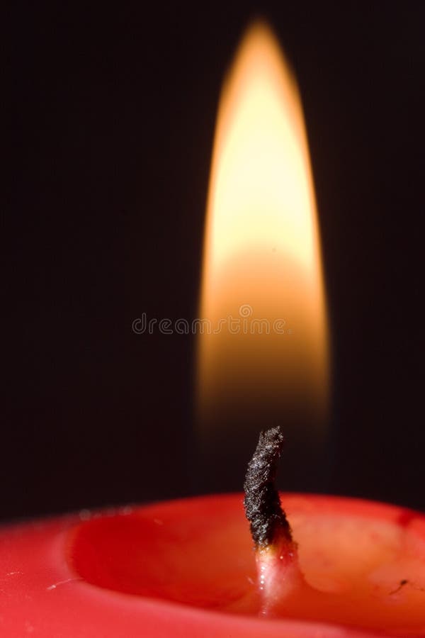 Fiamma di candela rossa immagini stock Fiamma di candela rossa immagini stock