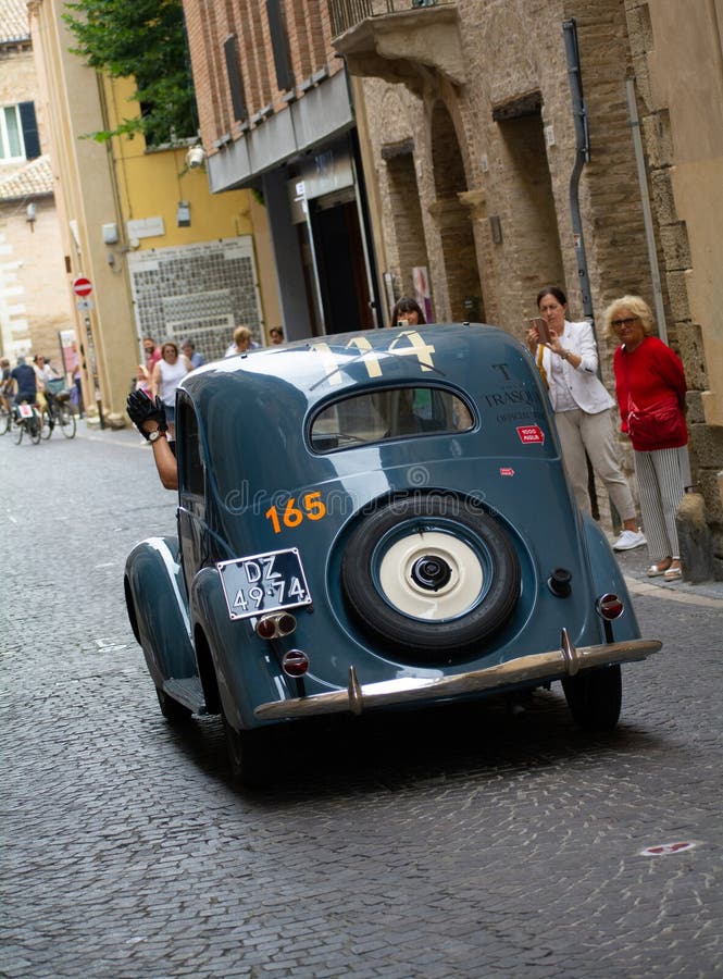 A Mille Miglia, famosa corrida italiana de carros antigos, chega aos  Estados Unidos - Jornal O Globo