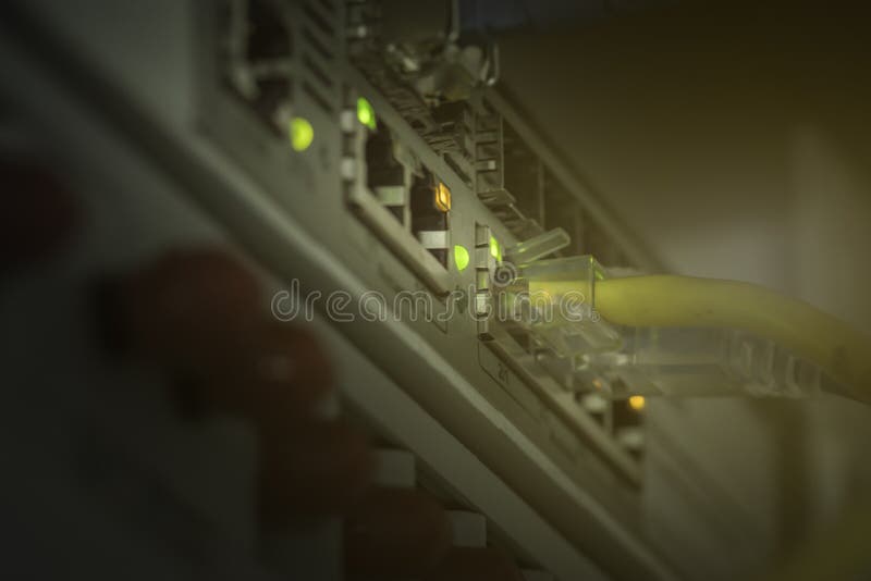 Fibra ótica e armazenamento da tecnologia de comunicação fotografia de stock royalty free Fibra ótica e armazenamento da tecnologia de comunicação fotografia de stock royalty free