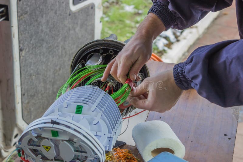 fiber optic technician