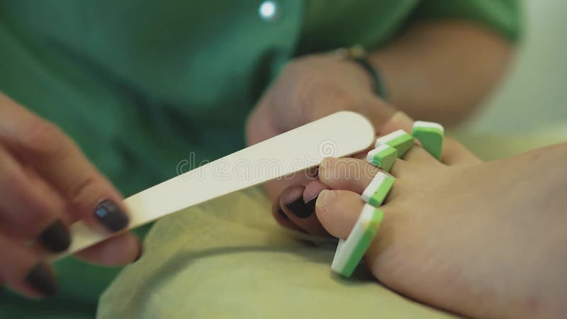Fichiers et polis étroits de pédicure de vue clips vidéos