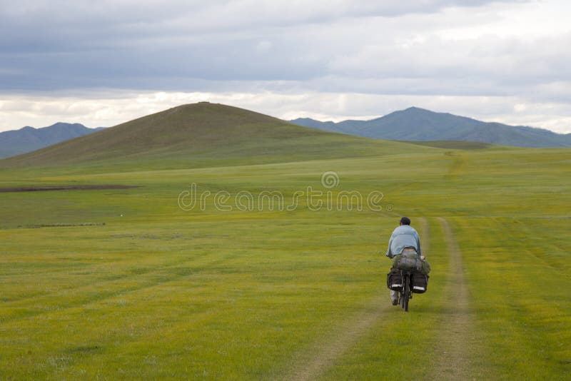 Fiets het Reizen over Mongolië royalty-vrije stock afbeeldingen Fiets het Reizen over Mongolië royalty-vrije stock afbeeldingen