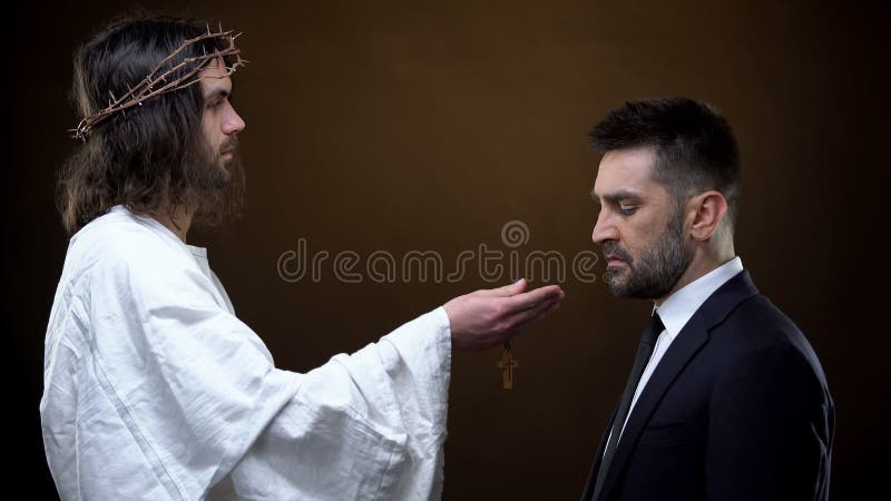 Figlio di Dio che dona un uomo d'affari di legno, salvezza dell'anima, peccato perdono fotografia stock libera da diritti Figlio di Dio che dona un uomo d'affari di legno, salvezza dell'anima, peccato perdono fotografia stock libera da diritti