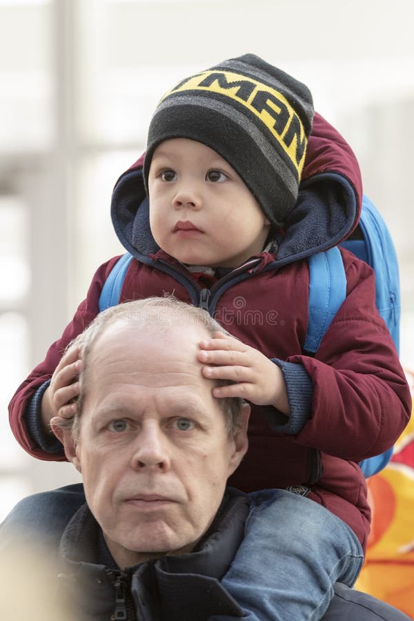 Figlio e padre fotografie stock libere da diritti Figlio e padre fotografie stock libere da diritti