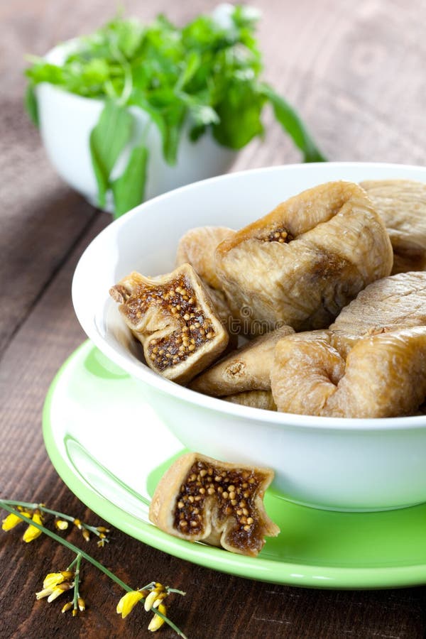 Figs in a bowl