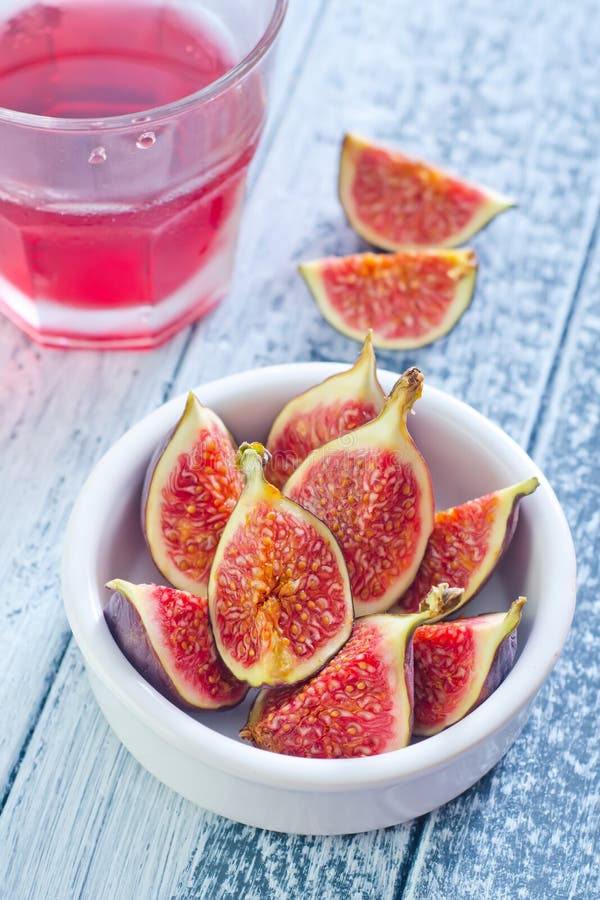 Figs and juice stock image. Image of berry, plate, rustic 33626709