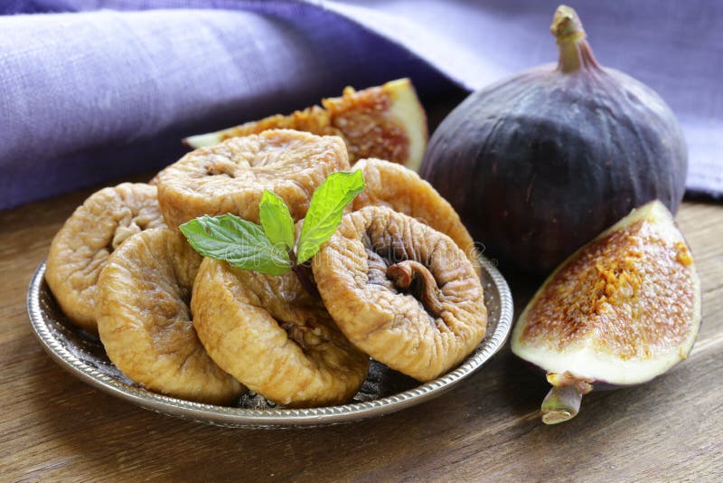 Figues et fruit frais secs image libre de droits Figues et fruit frais secs image libre de droits