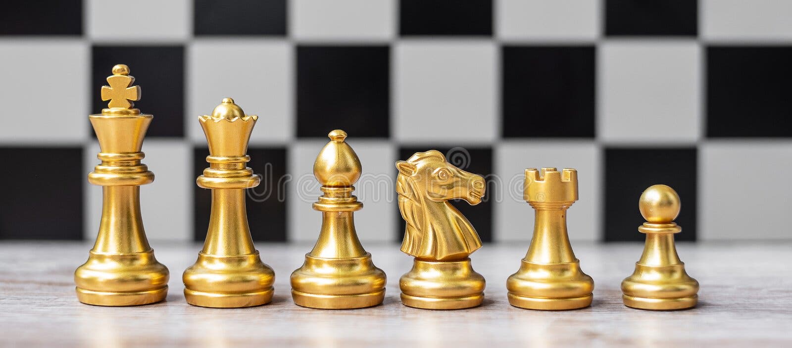 o rei no jogo de xadrez de batalha fica no tabuleiro de xadrez com fundo  preto isolado. negócio de conceito 9169240 Foto de stock no Vecteezy