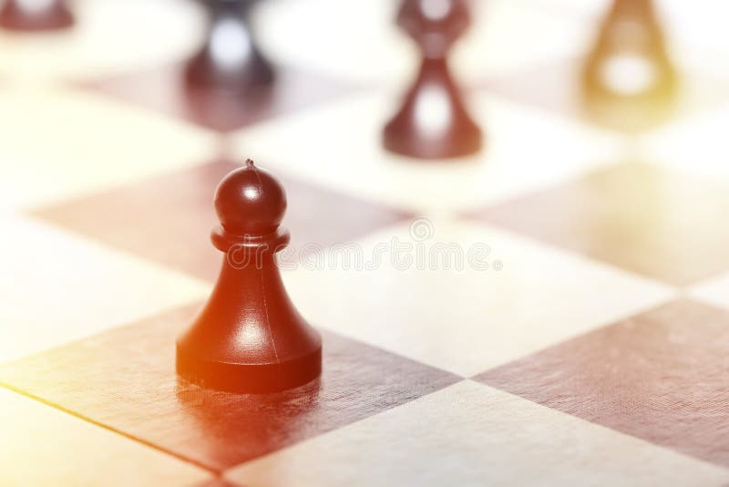 fechar-se fotografia do humano mão segurando uma dourado rainha xadrez peça  em tabuleiro de xadrez. estratégia, gestão ou Liderança conceito.  generativo ai tecnologia. 24028757 Foto de stock no Vecteezy