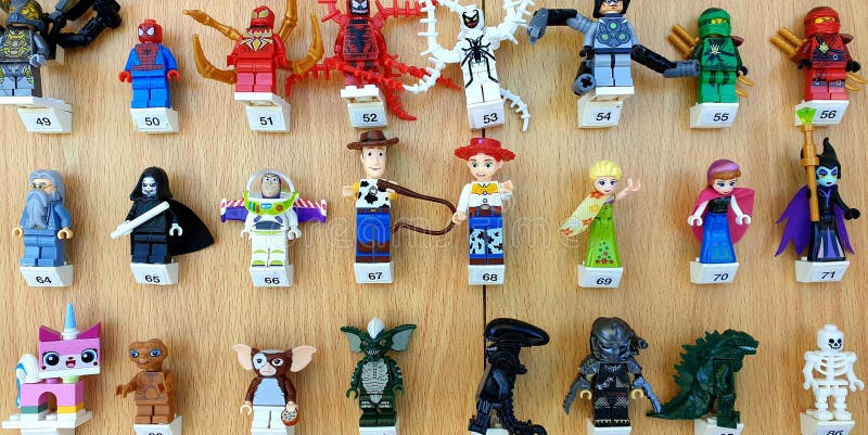 Figuras dos caráteres de Lego foto de stock royalty free Figuras dos caráteres de Lego foto de stock royalty free