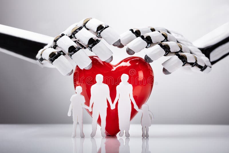 Figure proteggenti della famiglia del robot con cuore rosso fotografia stock Figure proteggenti della famiglia del robot con cuore rosso fotografia stock